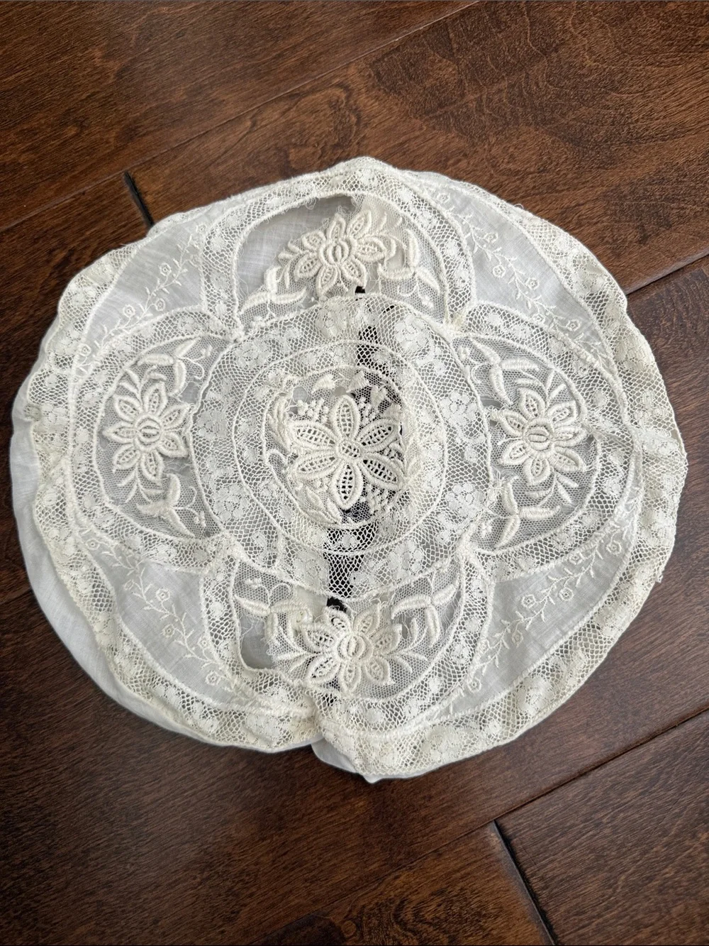 Vintage Hot Rolls Lace Embroidered Bread Roll Basket Liner Linen Set